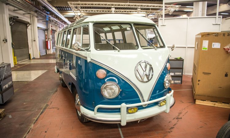 Volkswagen Hannover Heilige Hallen von VW Nutzfahrzeuge VW Bulli 50 Jahre Jubilaeum VW Bulli Geschichte VW Bulli VW Bus T7 VW Bus AUTOmativ.de 13 750x450 - Wir feiern 75 Jahre Bulli! Die Geschichte einer automobilen Ikone