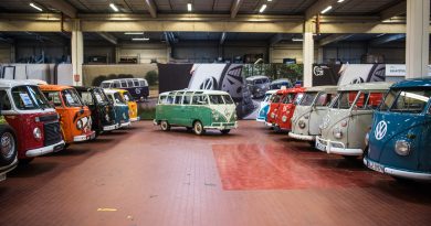 Volkswagen Hannover Heilige Hallen von VW Nutzfahrzeuge VW Bulli 50 Jahre Jubilaeum VW Bulli Geschichte VW Bulli VW Bus T7 VW Bus AUTOmativ.de 2 390x205 - Wir feiern 75 Jahre Bulli! Die Geschichte einer automobilen Ikone